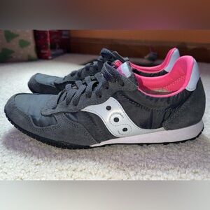Saucony Bullet Women’s Sneaker
Size 9